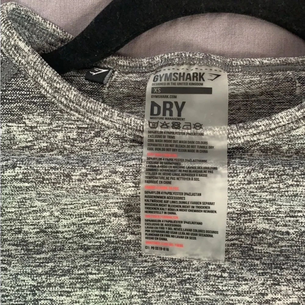 Gym shark crop top women’s  Size XS - Picture 5 of 5